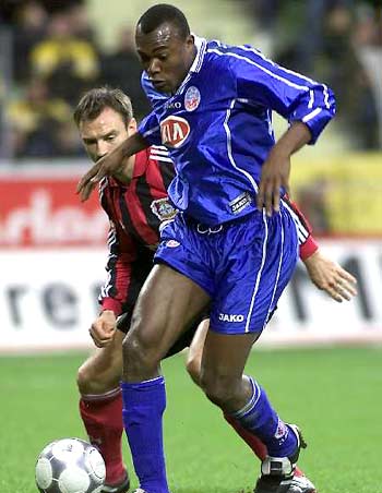 乐部争相邀 乐部争相邀